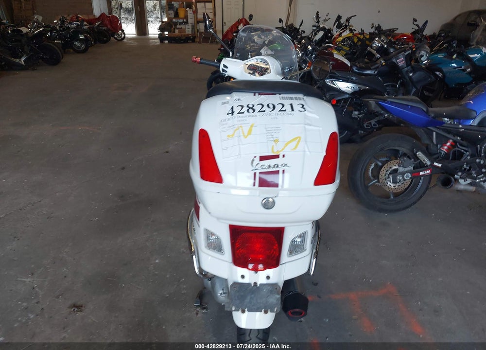 2010 VESPA GTS VIN: ZAPM459L5A5700194