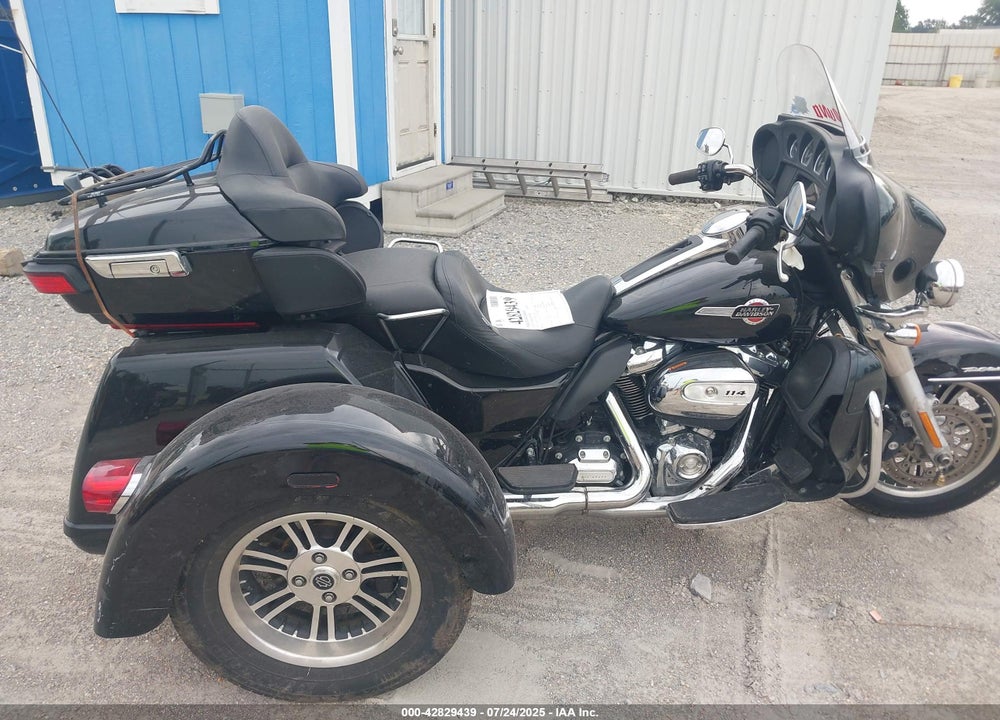 2022 HARLEY-DAVIDSON FLHTCUTG VIN: 1HD1MAF11NB855122