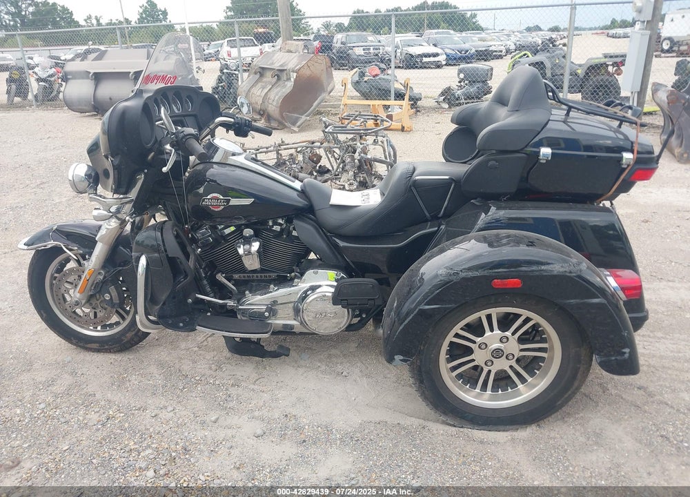 2022 HARLEY-DAVIDSON FLHTCUTG VIN: 1HD1MAF11NB855122