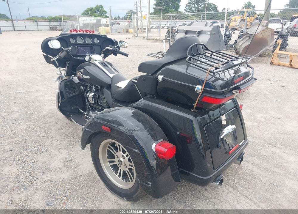 2022 HARLEY-DAVIDSON FLHTCUTG VIN: 1HD1MAF11NB855122