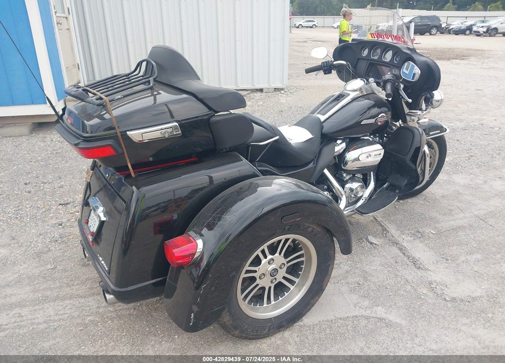 2022 HARLEY-DAVIDSON FLHTCUTG VIN: 1HD1MAF11NB855122