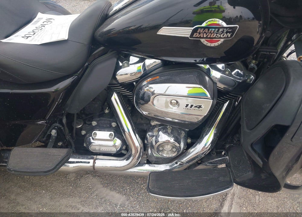 2022 HARLEY-DAVIDSON FLHTCUTG VIN: 1HD1MAF11NB855122