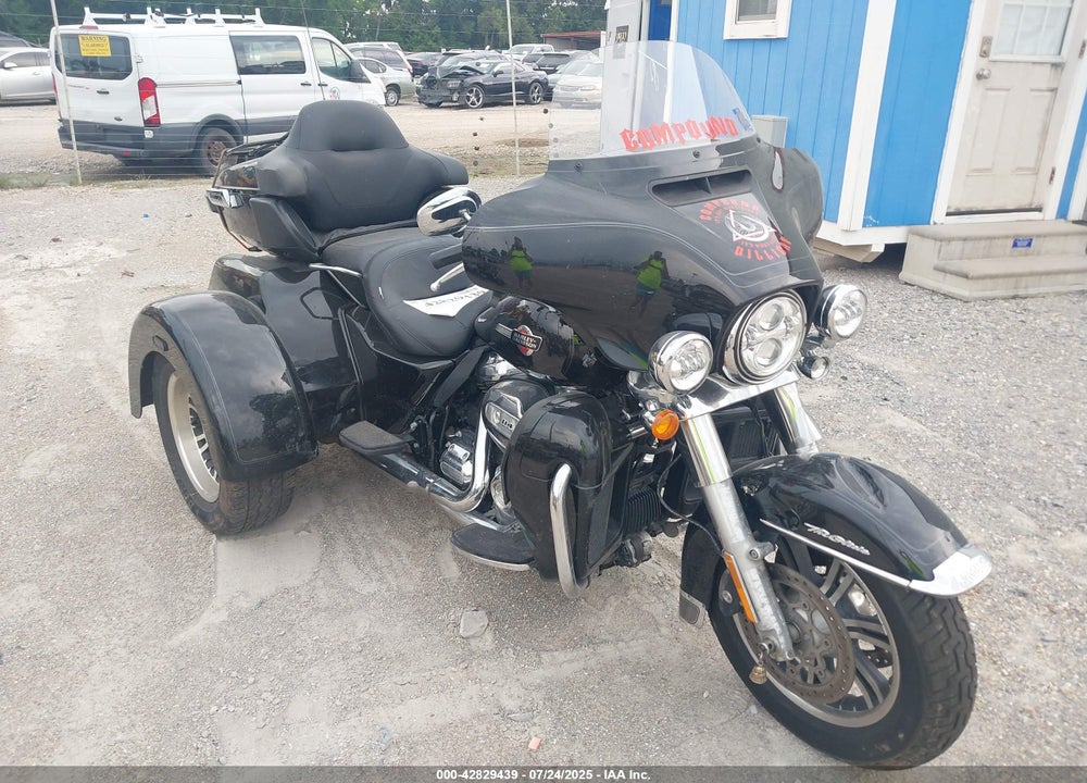 2022 HARLEY-DAVIDSON FLHTCUTG VIN: 1HD1MAF11NB855122