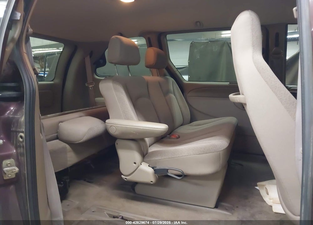 2003 CHRYSLER VOYAGER LX VIN: 1C4GJ45303B123358