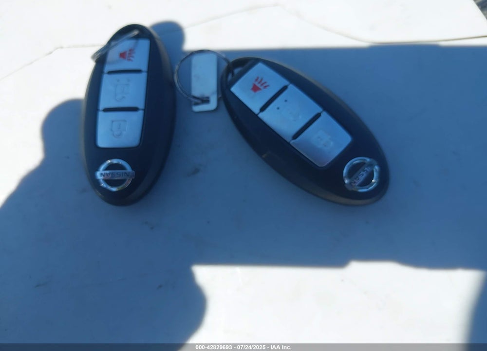 2011 NISSAN LEAF VIN: JN1AZ0CP5BT000230