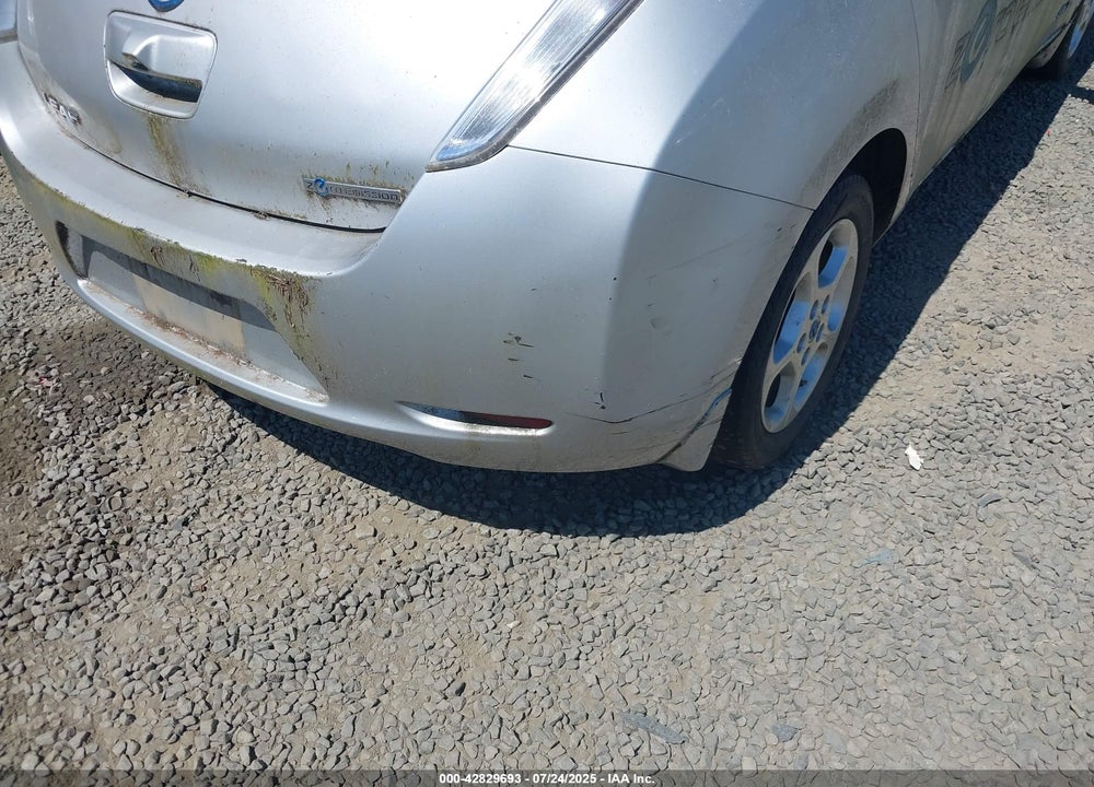 2011 NISSAN LEAF VIN: JN1AZ0CP5BT000230