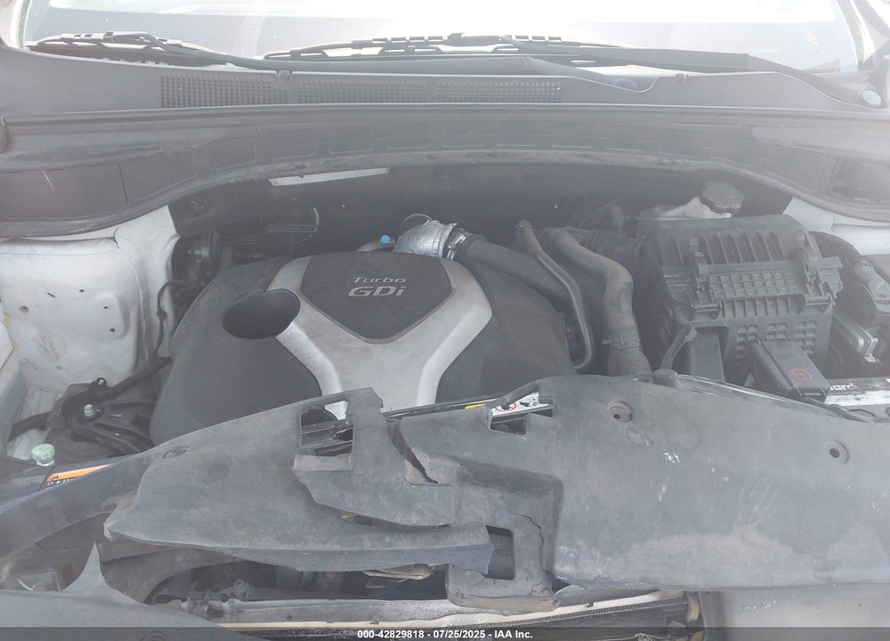 2013 HYUNDAI SANTA FE VIN: 5XYZU3LA8DG096865