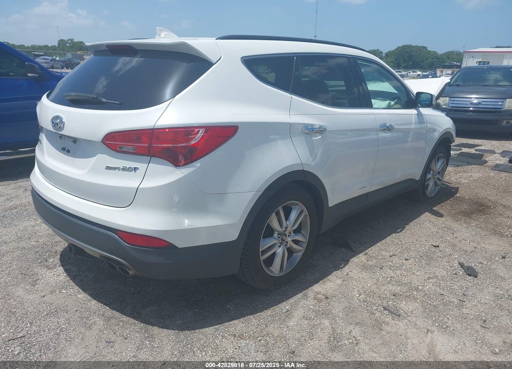 2013 HYUNDAI SANTA FE VIN: 5XYZU3LA8DG096865