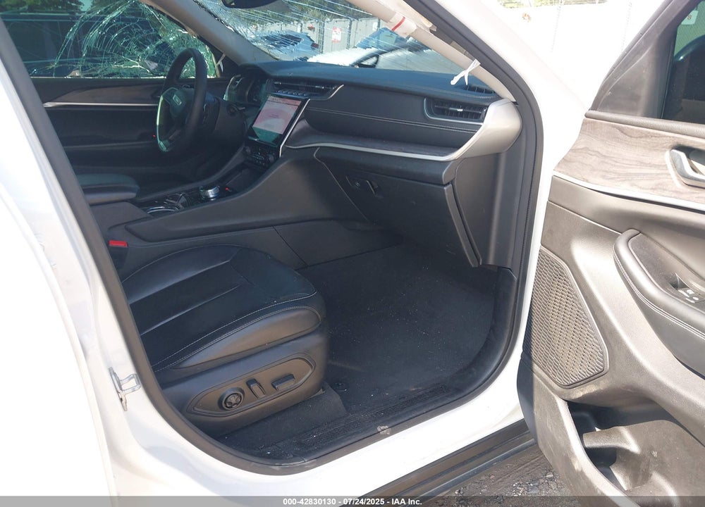 2023 JEEP GRAND CHEROKEE VIN: 1C4RJHBG3PC532557