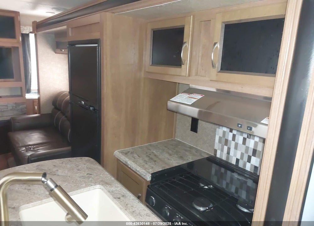 2018 FOREST RIVER CATALINA 333RETS VIN: 5ZT2CAYB2JX012184