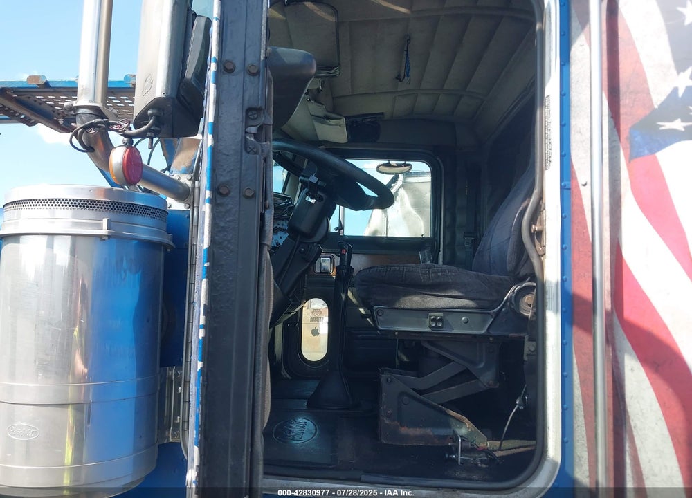 2000 PETERBILT 379 VIN: 1NP5LR9X2YD509926