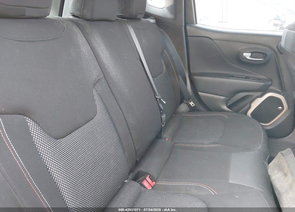 2016 JEEP RENEGADE VIN: ZACCJBBW5GPD09555
