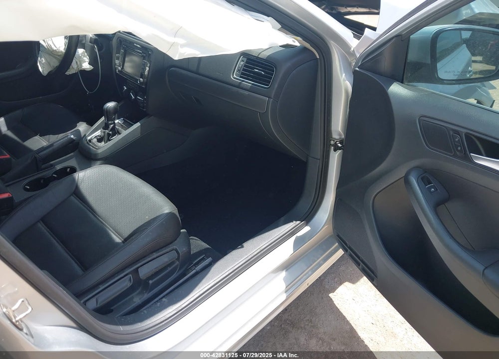 2015 VOLKSWAGEN JETTA VIN: 3VWLA7AJ4FM422351