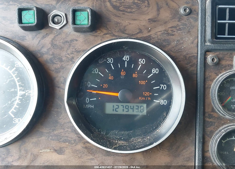 1995 KENWORTH CONSTRUCTION T800 VIN: 2XKDDR9X3SM649473