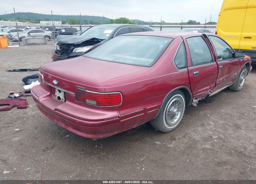 1995 CHEVROLET CAPRICE CLASSIC VIN: 1G1BL52WXSR137372