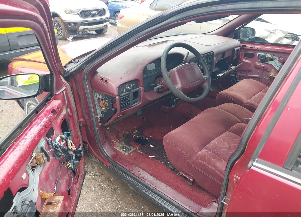 1995 CHEVROLET CAPRICE CLASSIC VIN: 1G1BL52WXSR137372