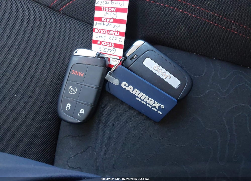 2022 JEEP RENEGADE VIN: ZACNJDC15NPN53093