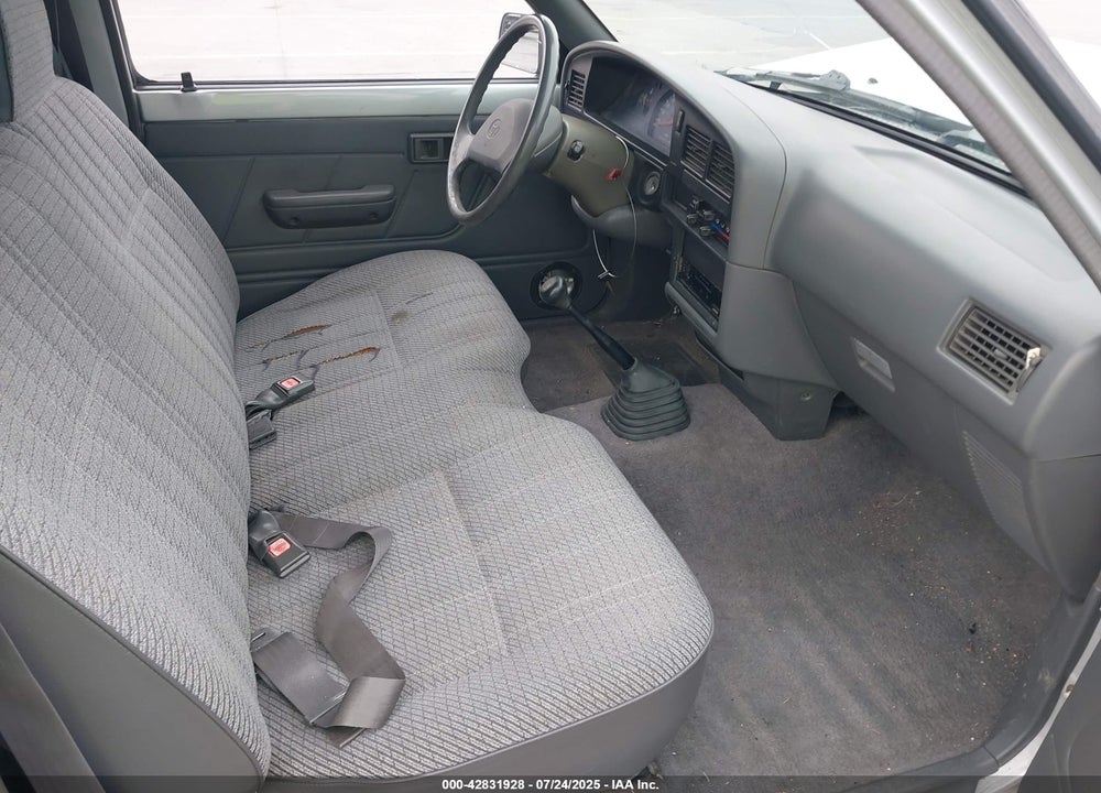 1992 TOYOTA PICKUP 1/2 TON SHORT WHLBASE STB VIN: 4TARN81A0NZ028779