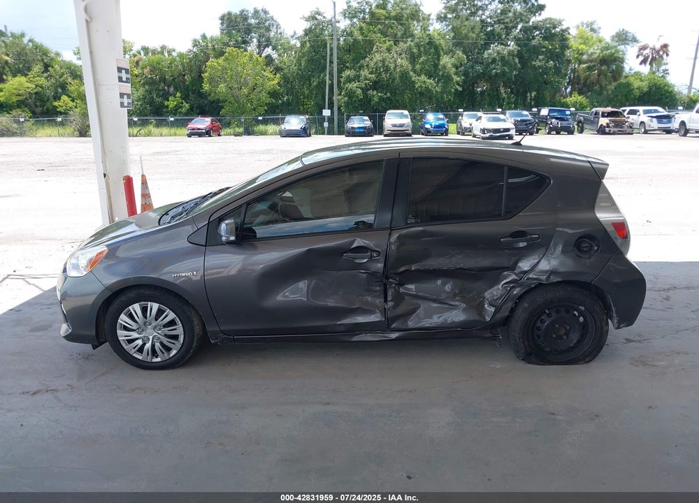 2013 TOYOTA PRIUS C VIN: JTDKDTB37D1038024