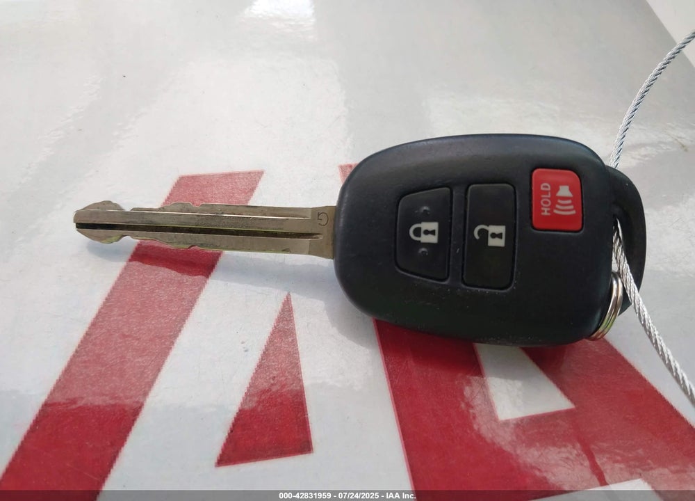 2013 TOYOTA PRIUS C VIN: JTDKDTB37D1038024