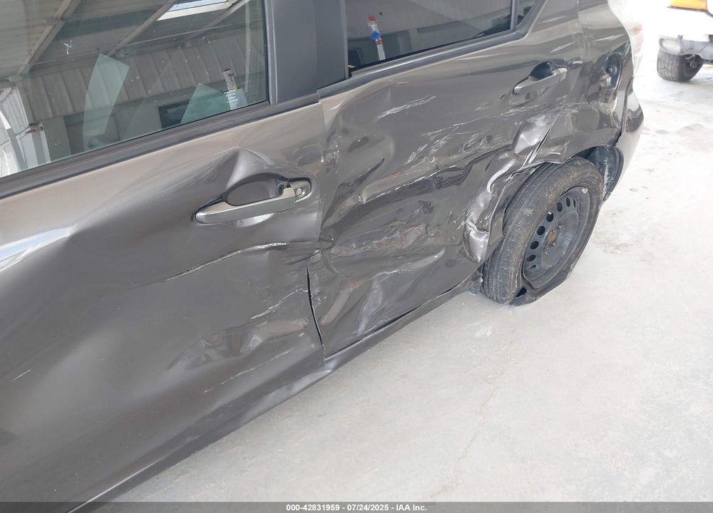 2013 TOYOTA PRIUS C VIN: JTDKDTB37D1038024