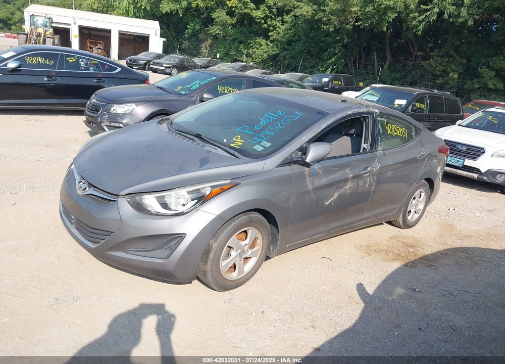 2014 HYUNDAI ELANTRA VIN: 5NPDH4AE2EH462517