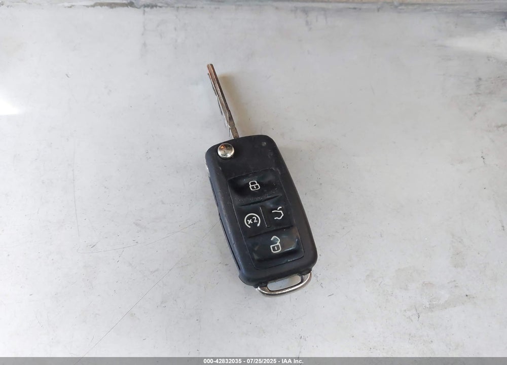 2012 VOLKSWAGEN PASSAT VIN: 1VWCN7A31CC071983