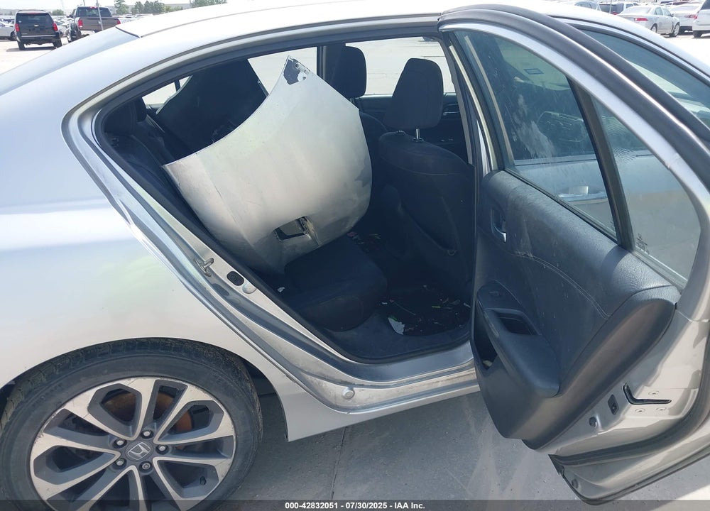 2015 HONDA ACCORD VIN: 1HGCR2F52FA052722