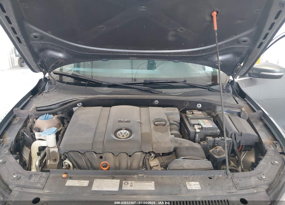 2013 VOLKSWAGEN PASSAT 2.5L SE VIN: 1VWBP7A30DC082481