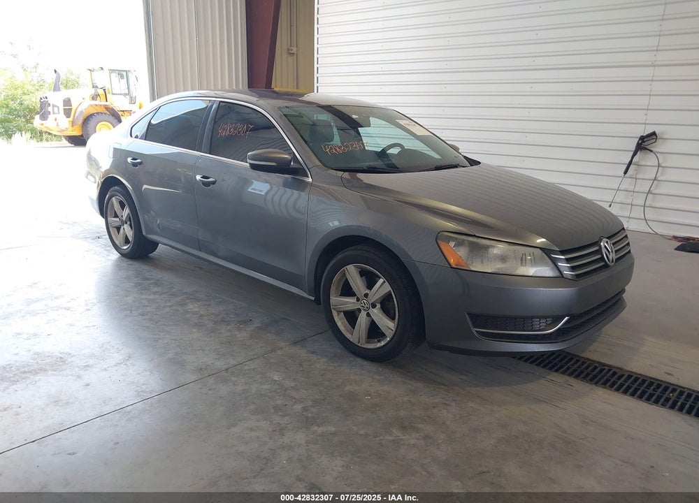 2013 VOLKSWAGEN PASSAT 2.5L SE VIN: 1VWBP7A30DC082481