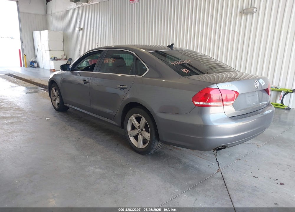 2013 VOLKSWAGEN PASSAT 2.5L SE VIN: 1VWBP7A30DC082481