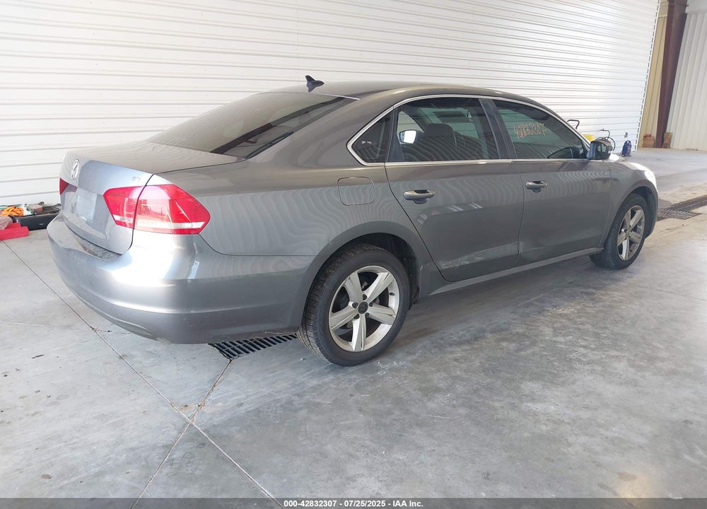 2013 VOLKSWAGEN PASSAT 2.5L SE VIN: 1VWBP7A30DC082481