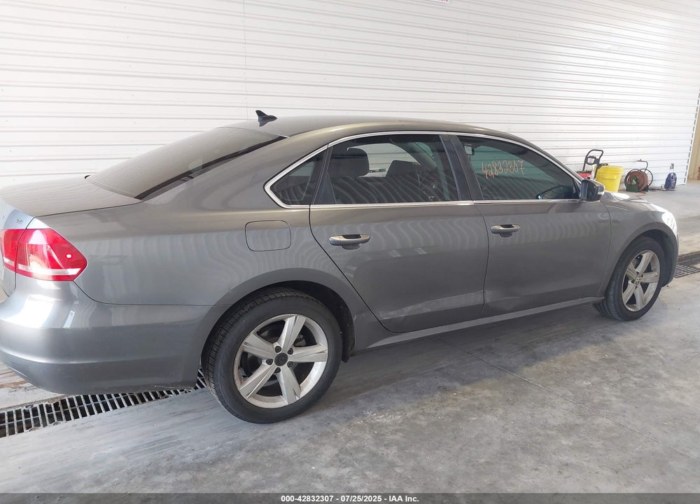 2013 VOLKSWAGEN PASSAT 2.5L SE VIN: 1VWBP7A30DC082481