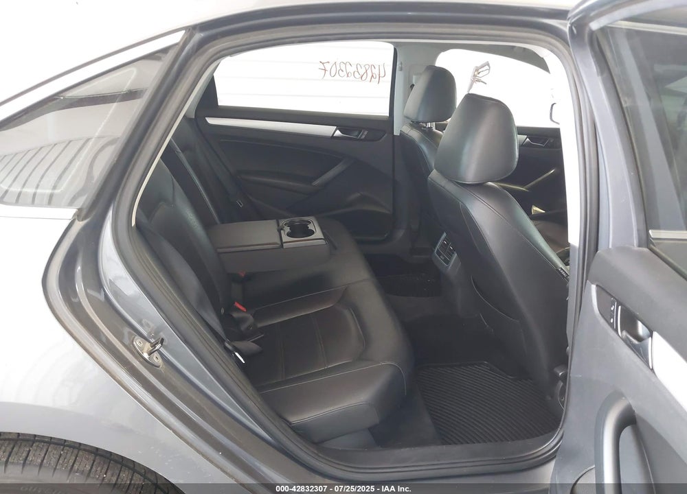 2013 VOLKSWAGEN PASSAT 2.5L SE VIN: 1VWBP7A30DC082481