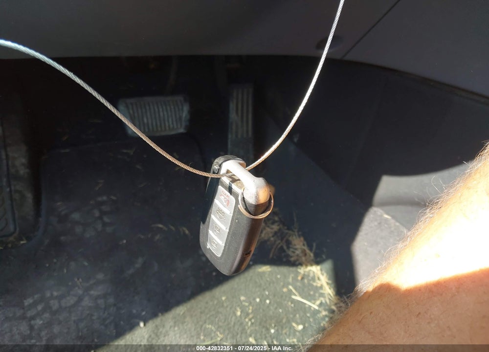 2011 HYUNDAI SONATA HYBRID VIN: KMHEC4A45BA005516