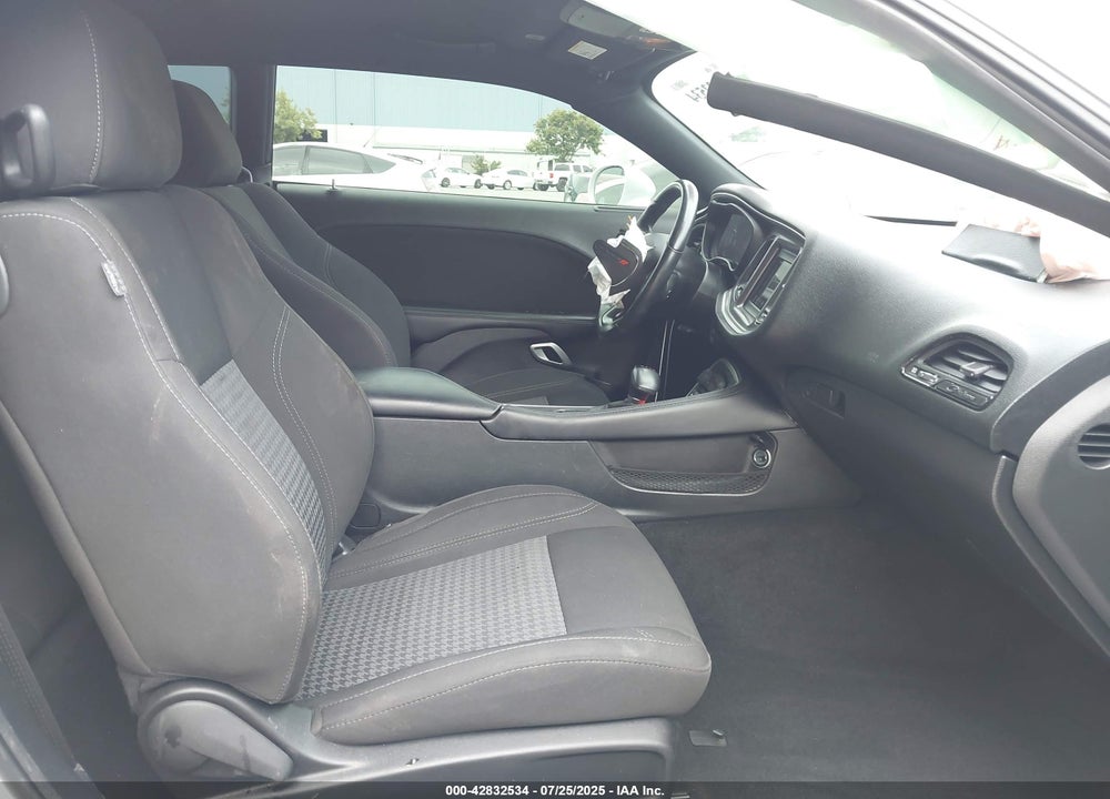 2021 DODGE CHALLENGER SXT VIN: 2C3CDZAGXMH547378