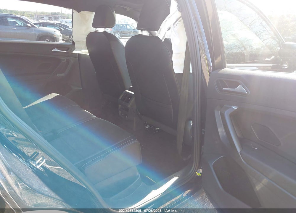 2021 VOLKSWAGEN TIGUAN VIN: 3VV2B7AX9MM088414