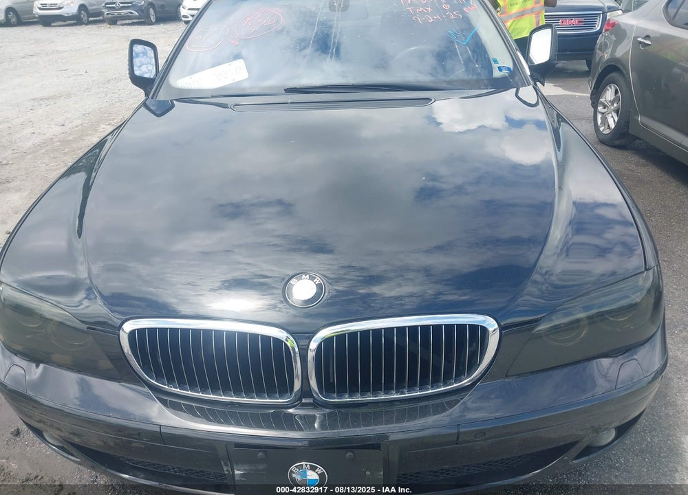 2007 BMW 750LI VIN: WBAHN83527DT75009