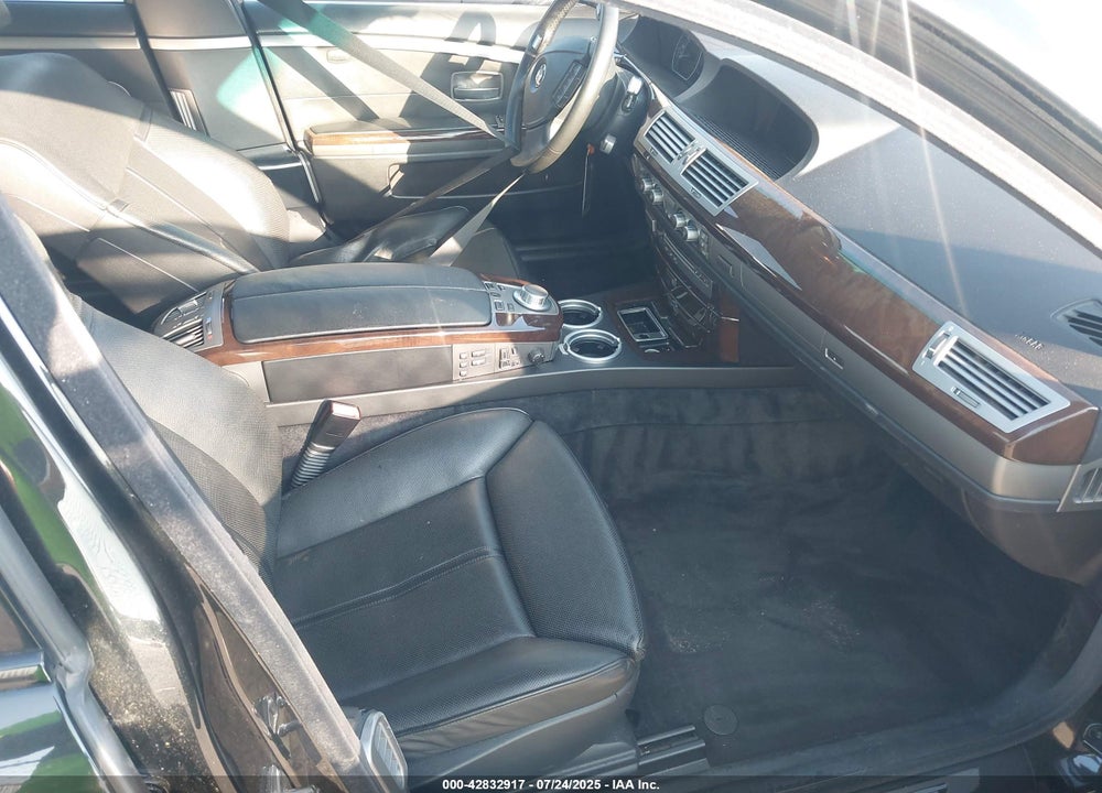 2007 BMW 750LI VIN: WBAHN83527DT75009
