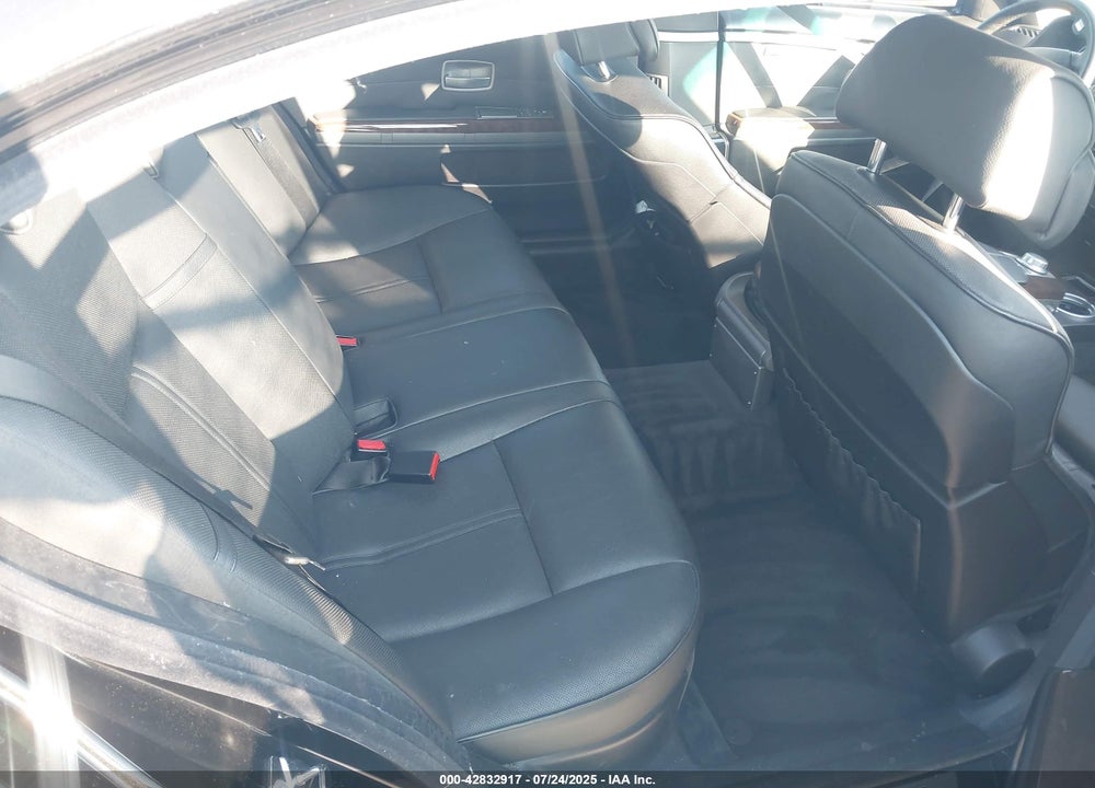 2007 BMW 750LI VIN: WBAHN83527DT75009