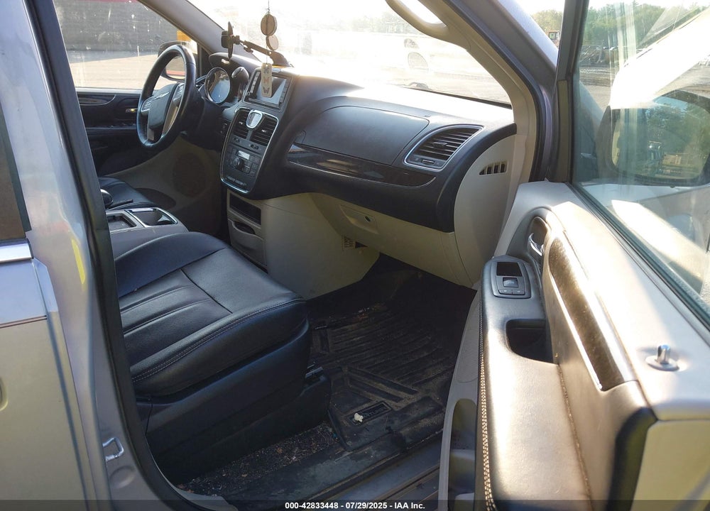 2015 CHRYSLER TOWN & COUNTRY VIN: 2C4RC1BG6FR505652