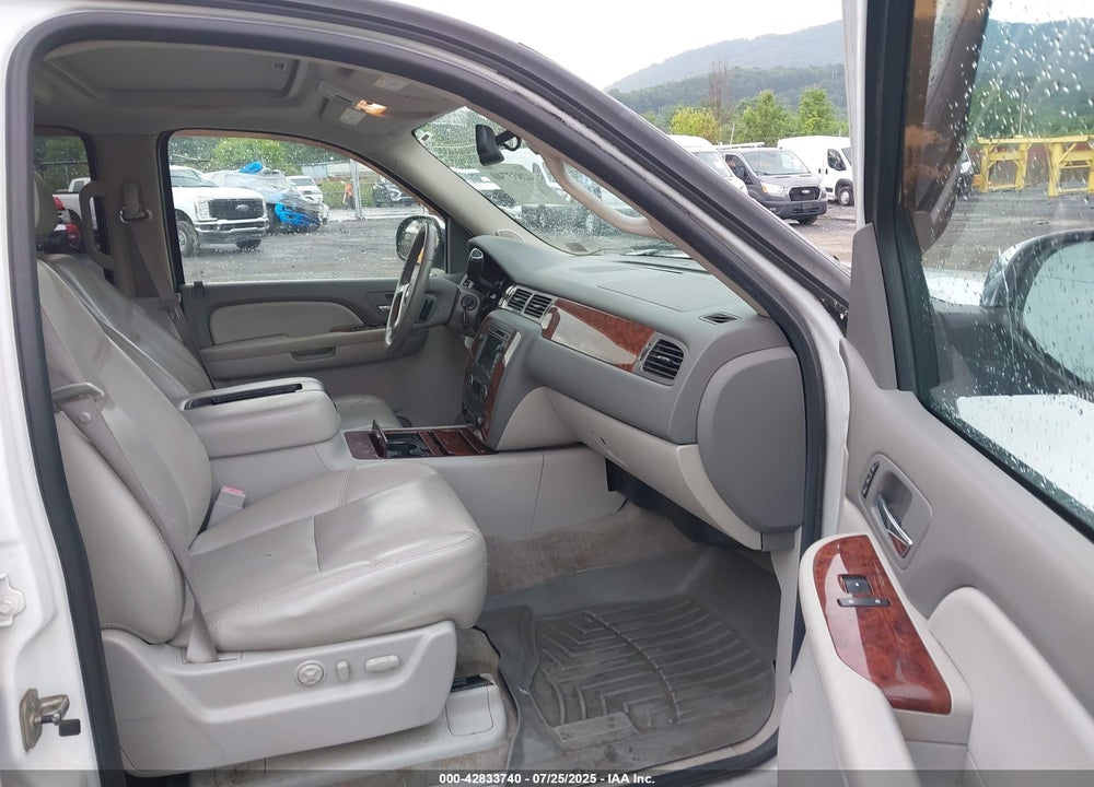 2009 CHEVROLET SUBURBAN 1500 LTZ VIN: 1GNFK36379R281088