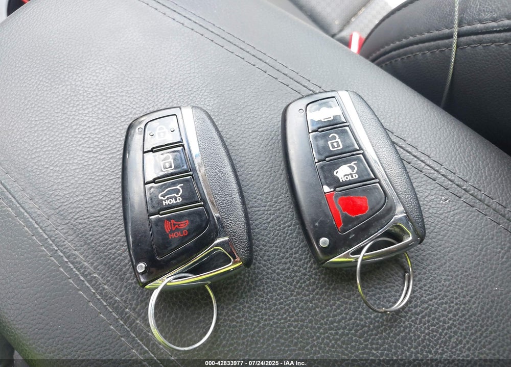 2013 HYUNDAI SANTA FE VIN: 5XYZU3LAXDG033458