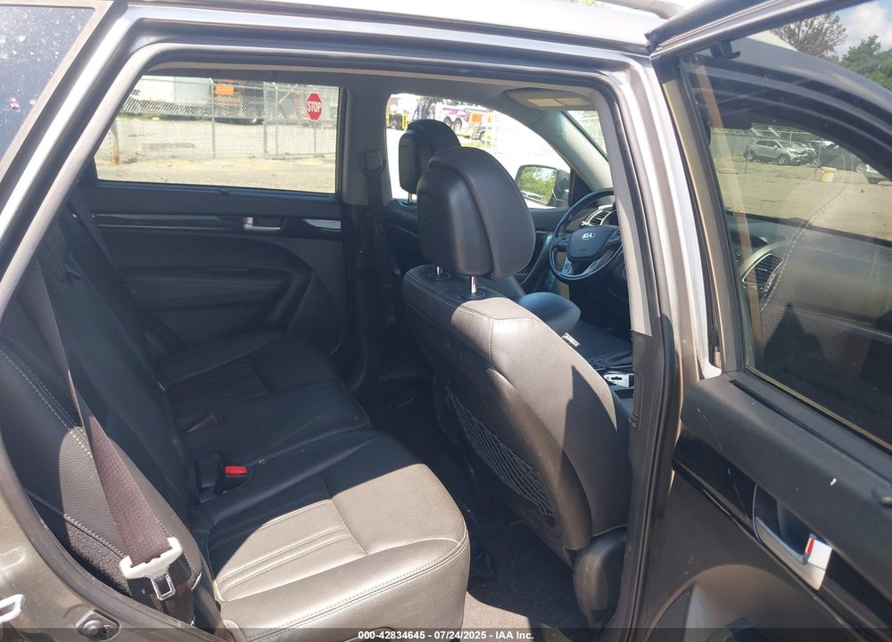 2015 KIA SORENTO VIN: 5XYKTCA64FG640624