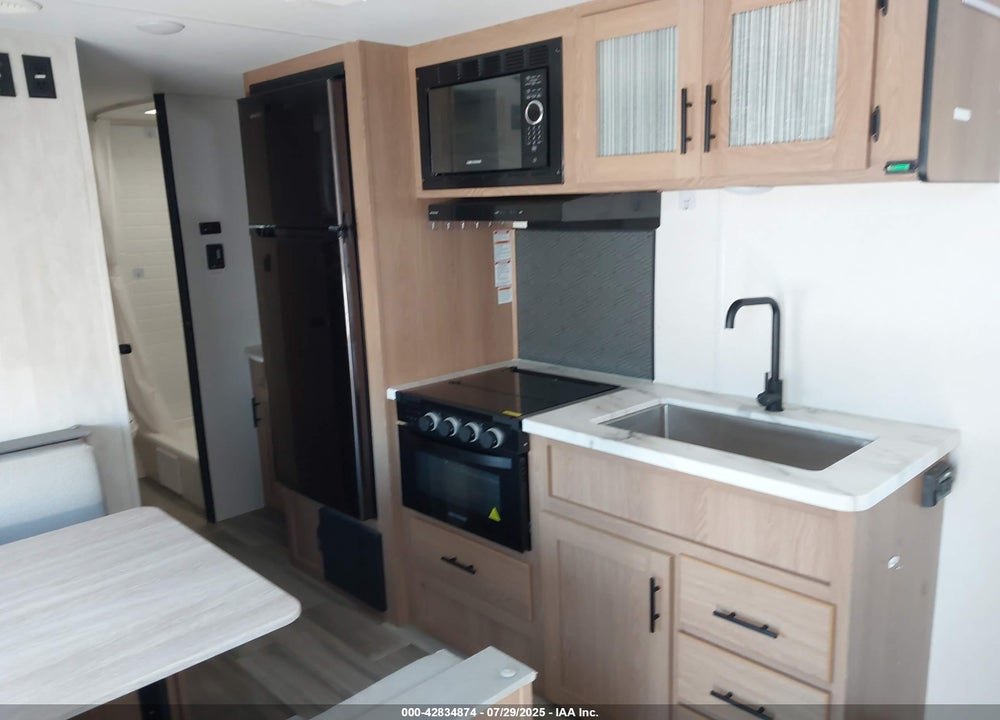 2022 FOREST RIVER PRIME TIME AVENGER 2 VIN: 5ZT2AVRBXNB933972