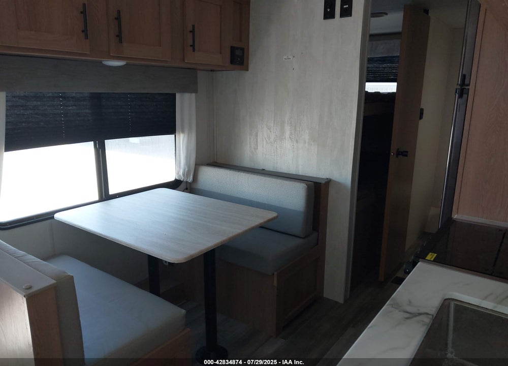 2022 FOREST RIVER PRIME TIME AVENGER 2 VIN: 5ZT2AVRBXNB933972