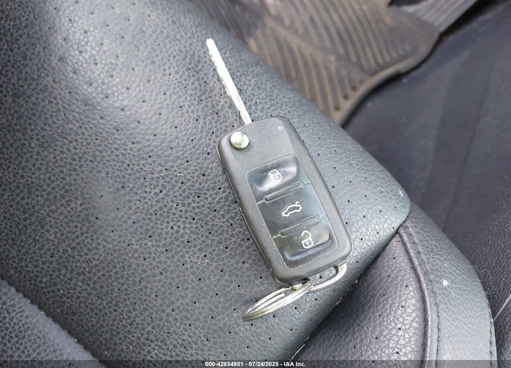 2011 VOLKSWAGEN EOS VIN: WVWBA7AH4BV000625
