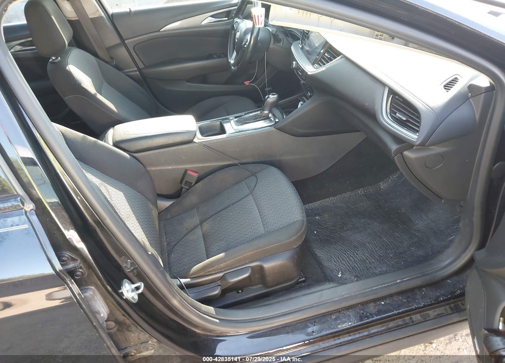2018 BUICK REGAL TOURX VIN: W04GU8SX4J1161825