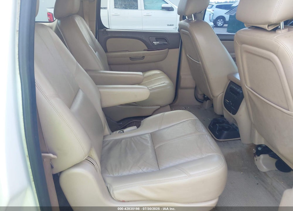 2013 CHEVROLET SUBURBAN 1500 VIN: 1GNSCJE08DR325101