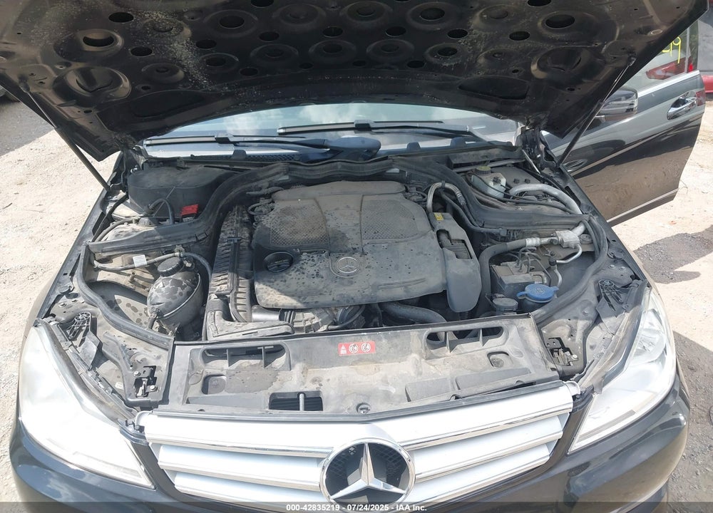 2014 MERCEDES-BENZ C CLASS VIN: WDDGF8AB0EA953925